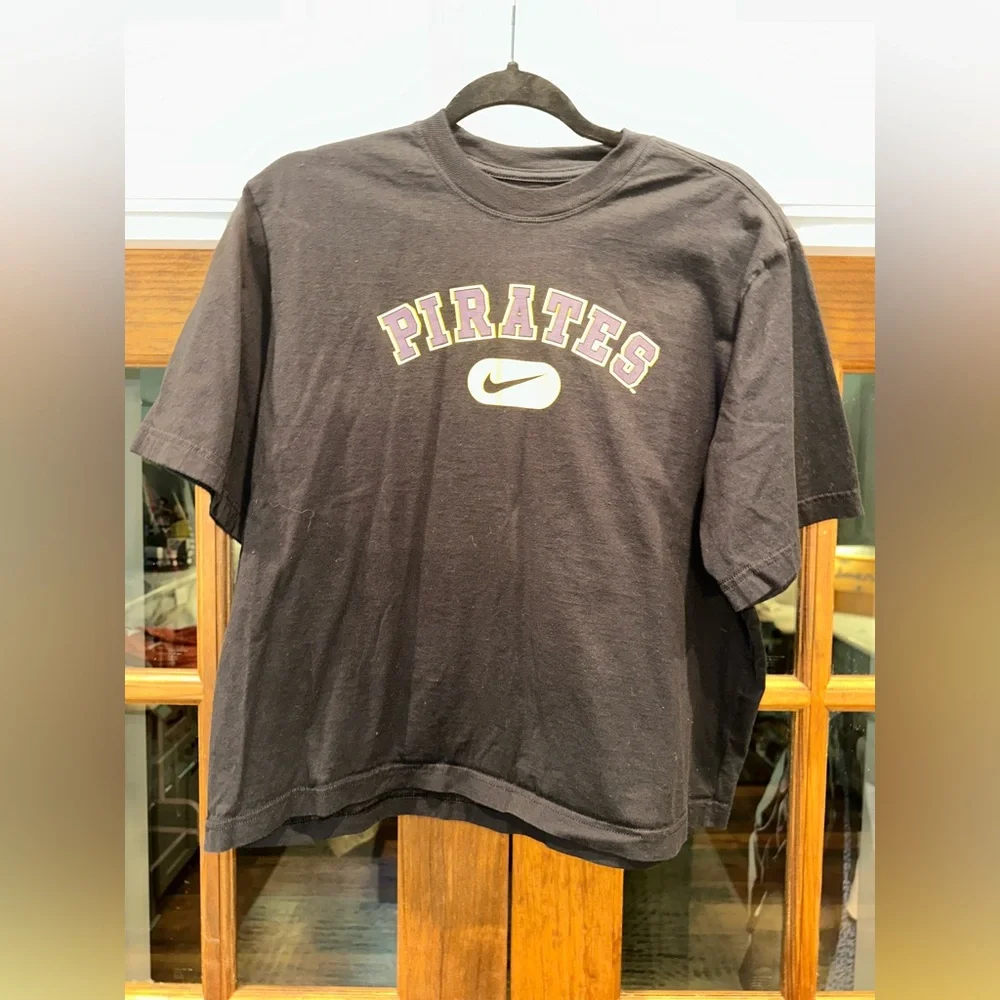 Nike Pirates‎ ECU Women's Size Medium Cropped Black T-Shirt Loose Fit Oversized